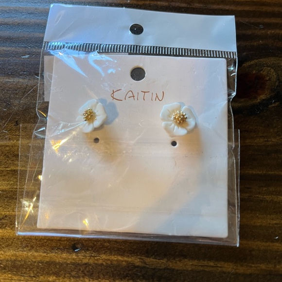 Kaitin Flower Earrings - Picture 1 of 2